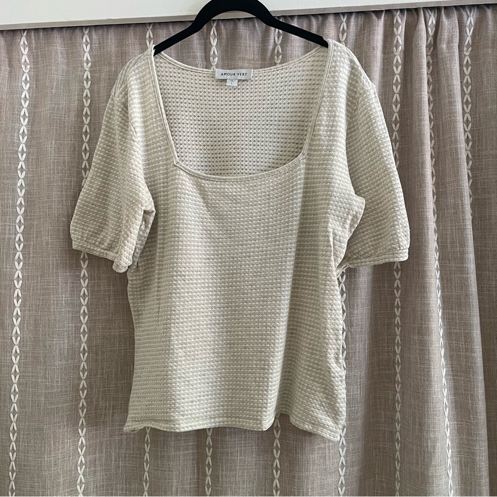 Amour Vert Sustainable Women’s Top Large modal and spandex square neck line